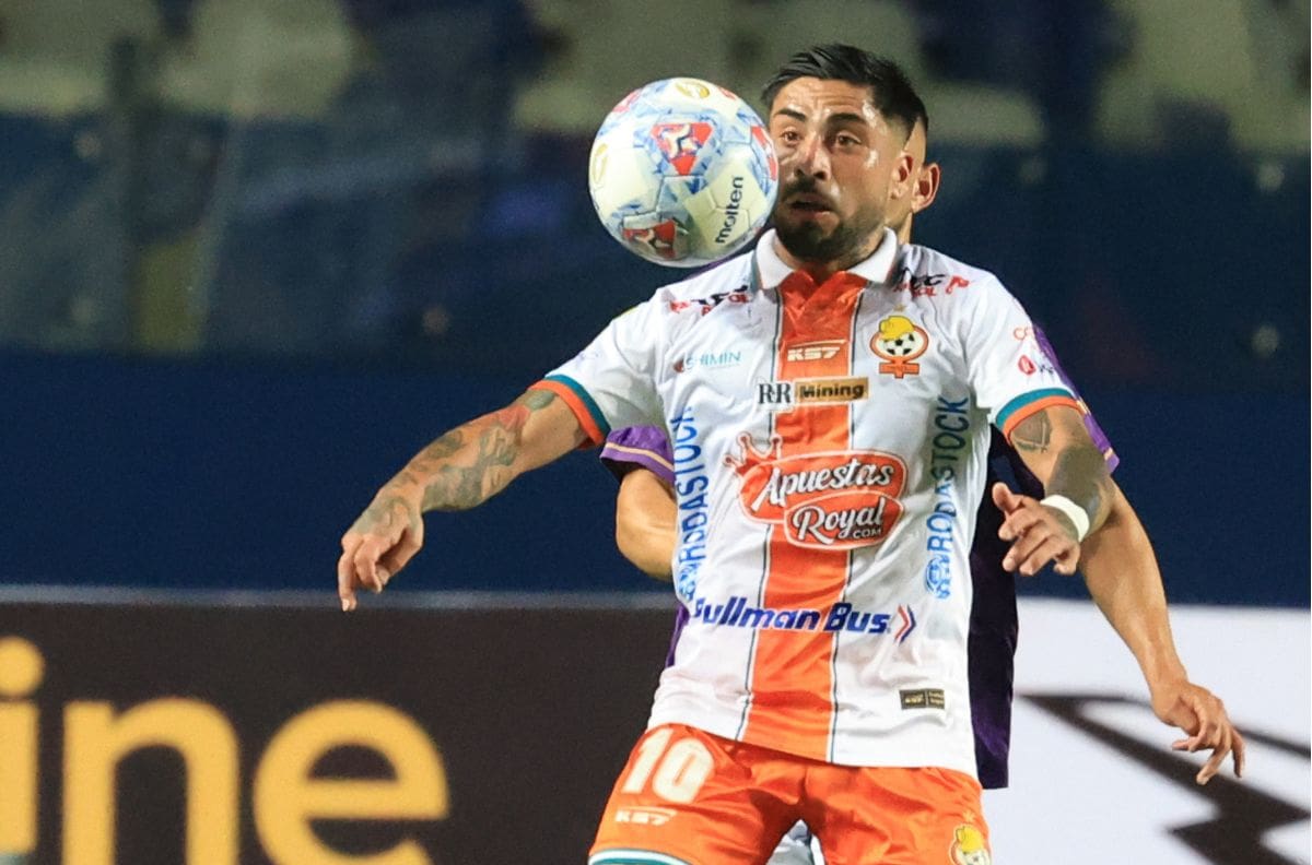 “Colo-Colo es una burbuja que te inculca ganar siempre y salir campeón; luego te vas y luchas por quedarte en Primera”