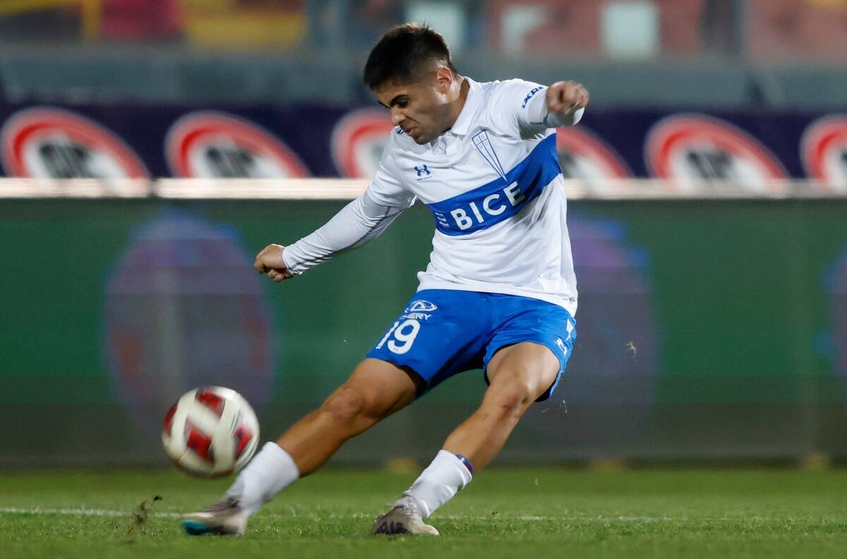 No tuvo cabida: Bryan González deja la UC y encuentra equipo en Primera B