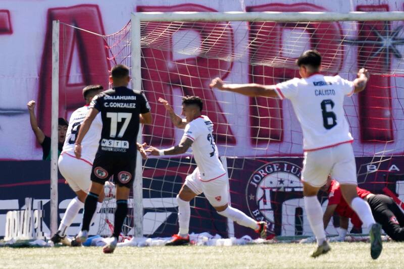 celebrando su gol ante Iquique. Foto: Aton.