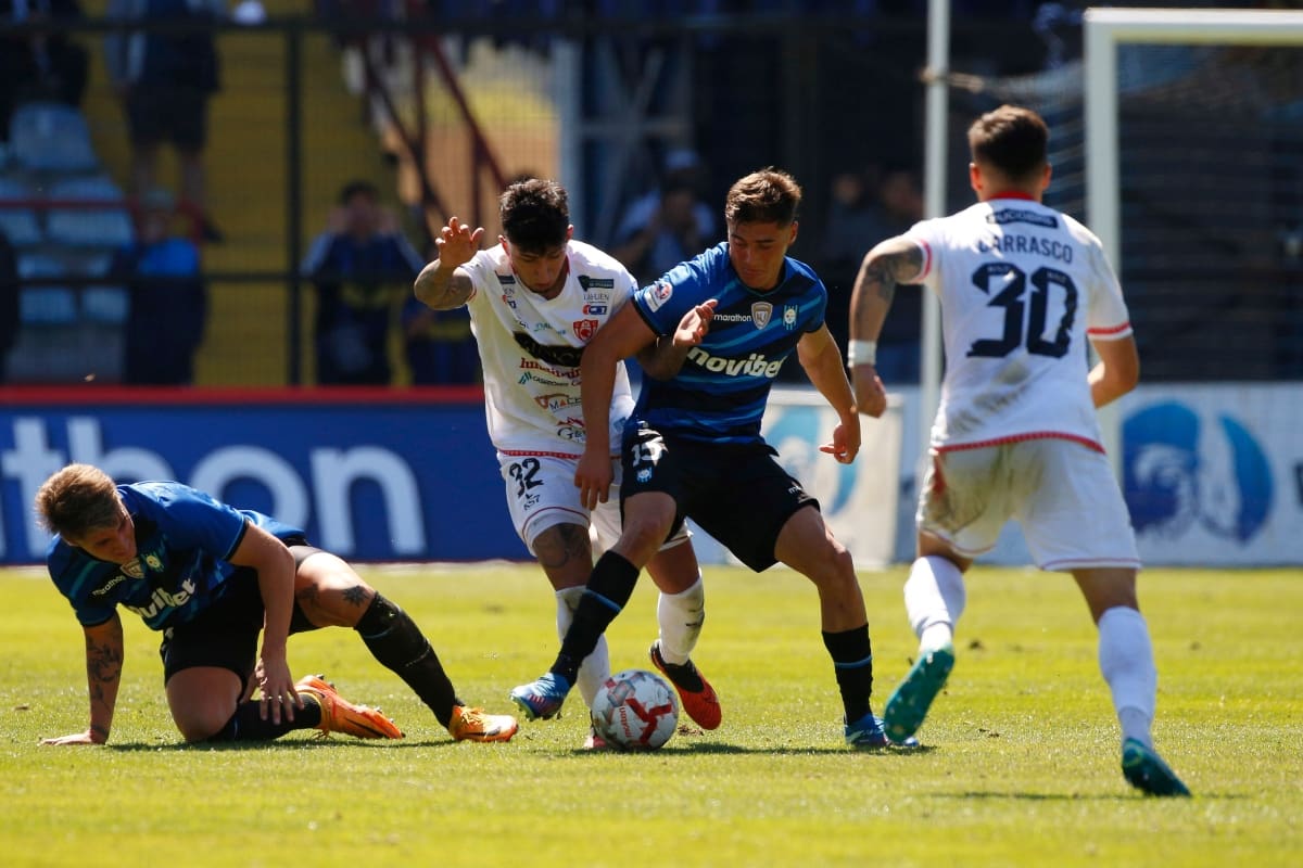 Bryan Soto con la camiseta de Deportes Copiapó ante Huachipato