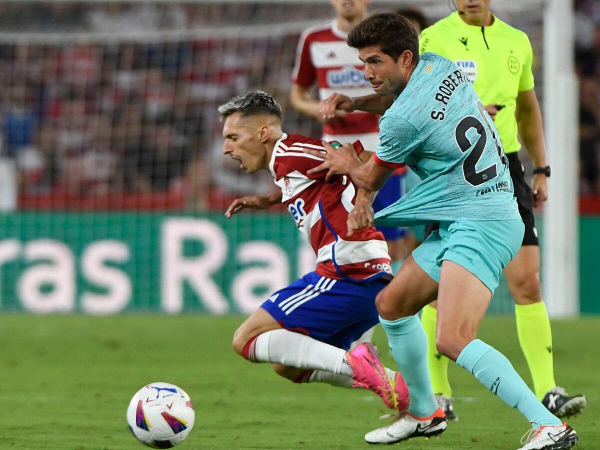 El jugador defendió al Granada y a Osasuna en España.