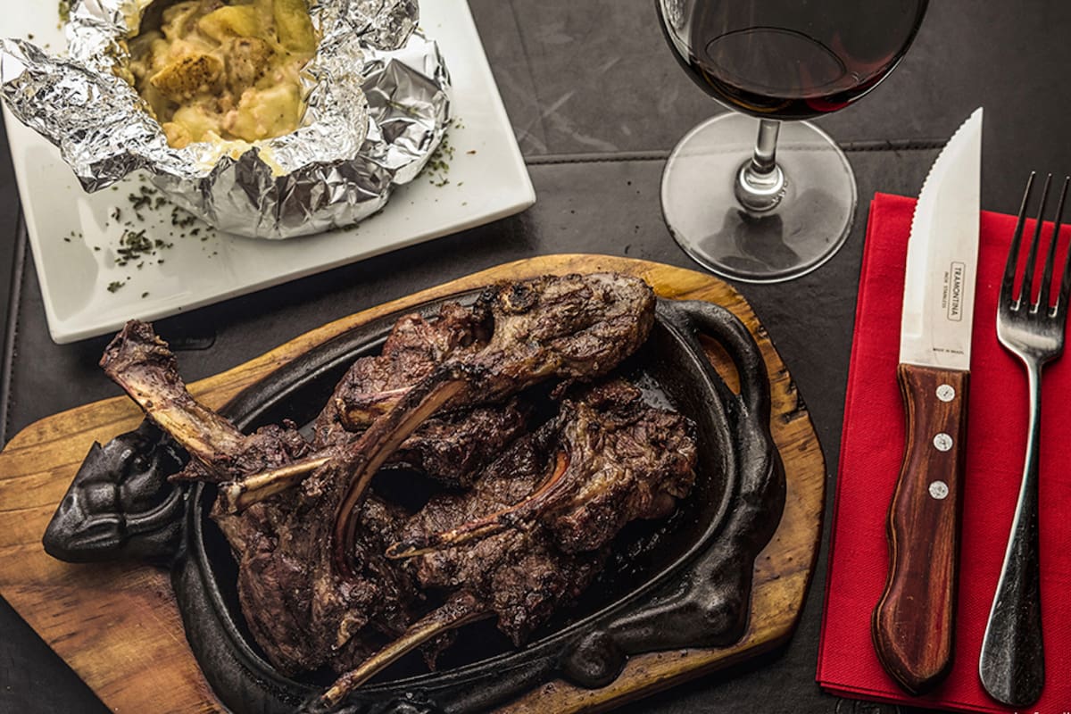 Este rodizio al estilo brasileño es perfecto para visitar en familia o en pareja. Foto: mugrillhouse.cl