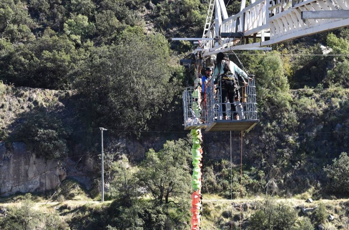 Turista fallece realizando salto en bungee en el Cajón del Maipo: Empresa a cargo no contaba con patente de funcionamiento