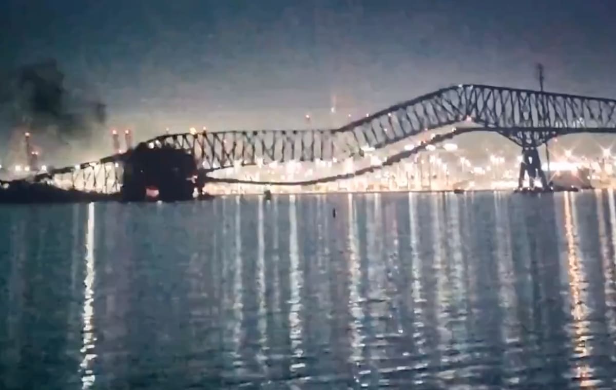 El momento en que Dali derribó puente Key en Baltimore, Estados Unidos.