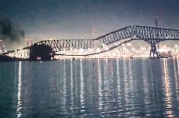 VIDEO | Impactante: El momento en que buque derribó por completo un puente en Estados Unidos