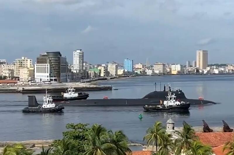 Las embarcaciones abandonaron las aguas cubanas durante la tarde de este lunes.