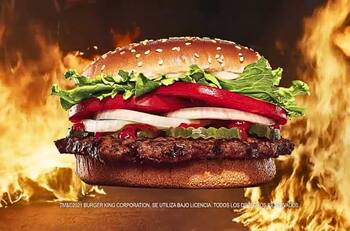 Reconocida cadena de comida rápida enfrenta una demanda debido al tamaño de sus hamburguesas