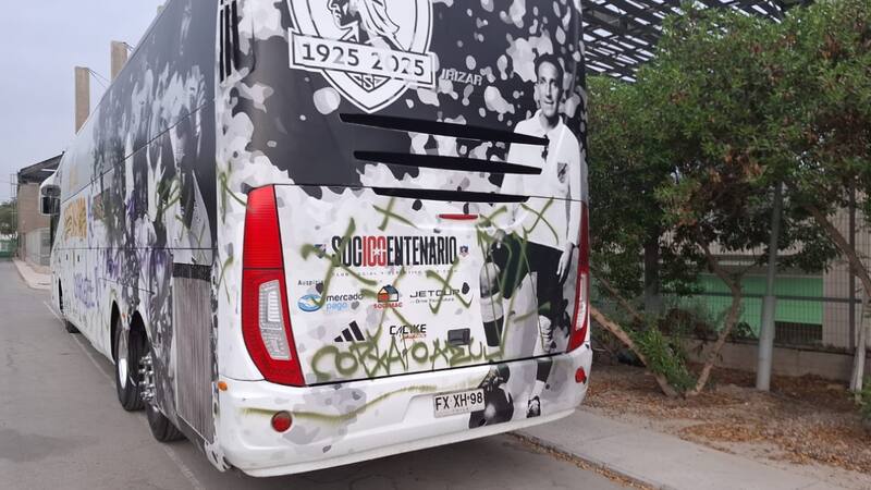 Así quedó la parte trasera del bus.