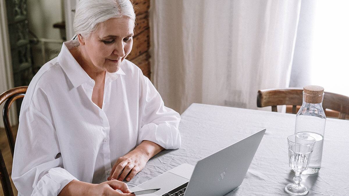 ¿Cómo funciona el Buscador de Beneficios para Adultos Mayores?