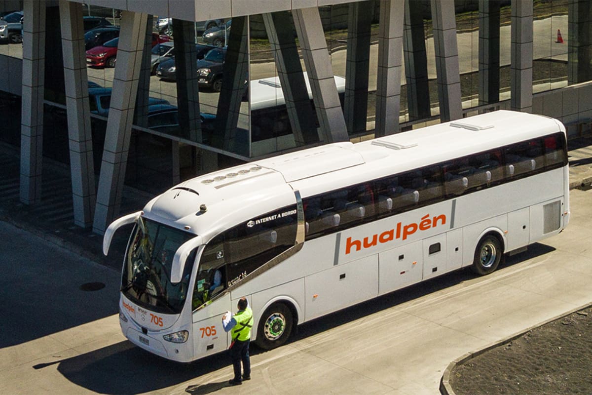 Estos son los empleos que ofrece la cadena de buses.