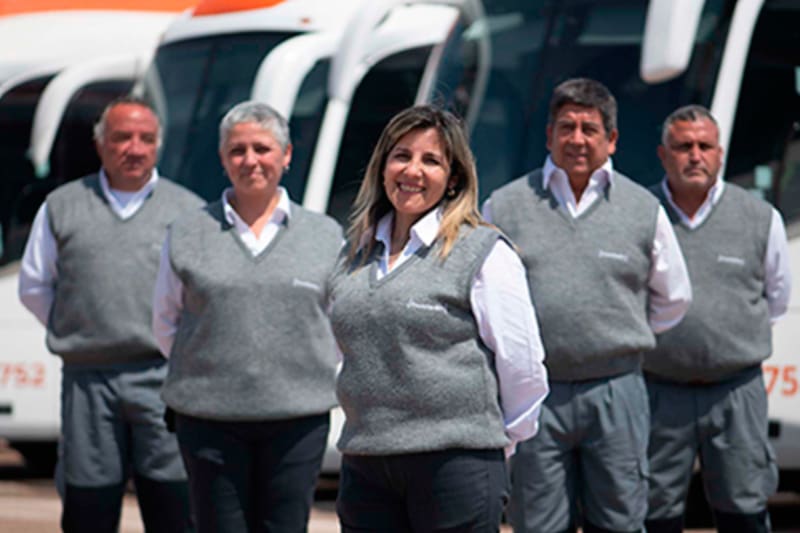 La empresa busca ampliar sus equipos de trabajo con nuevo personal.