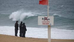 Menor se habría intentado tirar al mar para rescatar a niña que fue arrastrada por oleaje en Viña