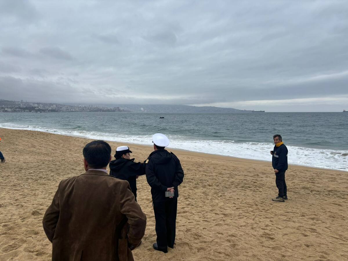 A eso de las 14:00 del miércoles la menor fue llevada por el mar.