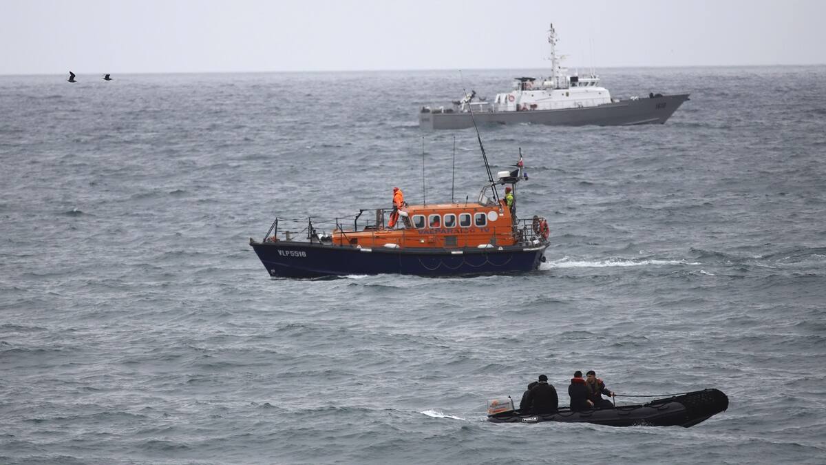 Reanudan la búsqueda de menor de 5 años que fue arrastrada por el mar