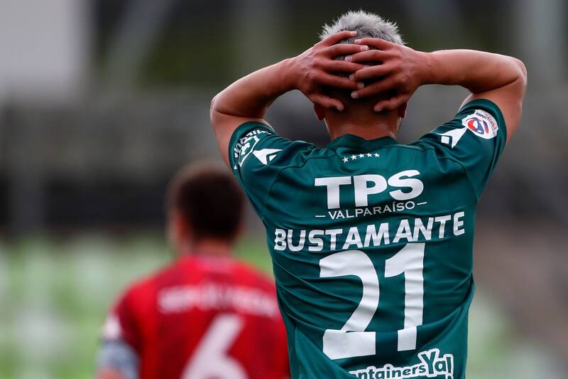 Bustamante no logró consolidarse en Santiago Wanderers. Foto: Agencia Aton.