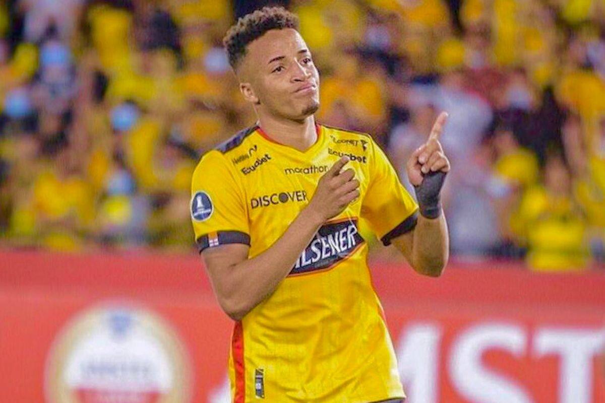 El ecuatoriano contraataca, luego de la inmensa ofensiva de los dirigentes chilenos en las eliminatorias pasadas, cuando quisieron clasificar por secretaría al Mundial de Qatar.