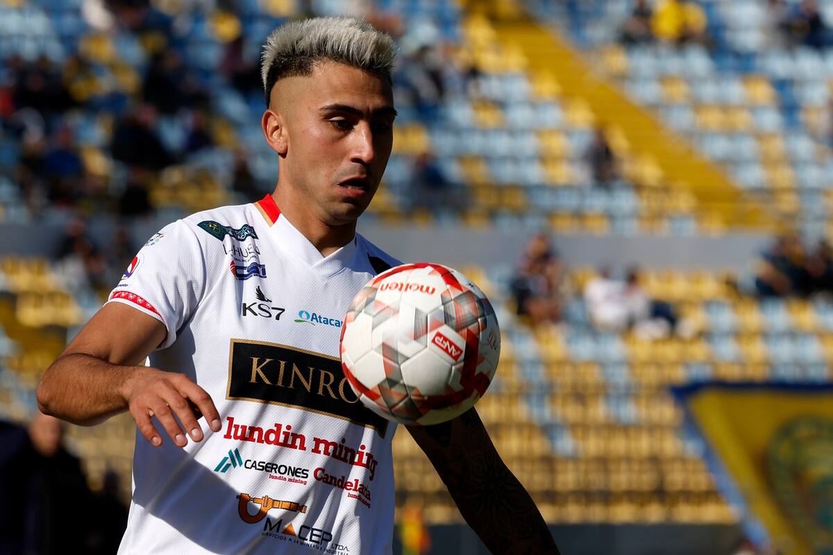 . El lateral ahora defenderá a Deportes Puerto Montt en Primera B. Foto: Agencia Aton.