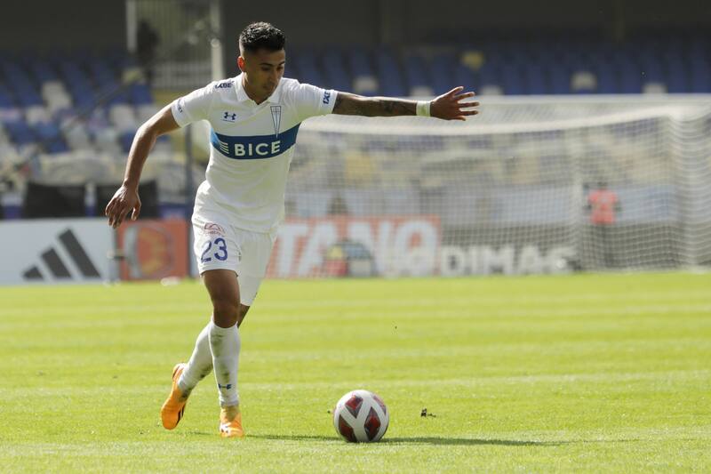 Byron Nieto no pudo convencer en Universidad Católica y partió a Deportes Copiapó. Crédito: Agencia Aton.
