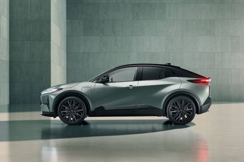 Toyota anunció un escuadrón de vehículos eléctricos para 2026