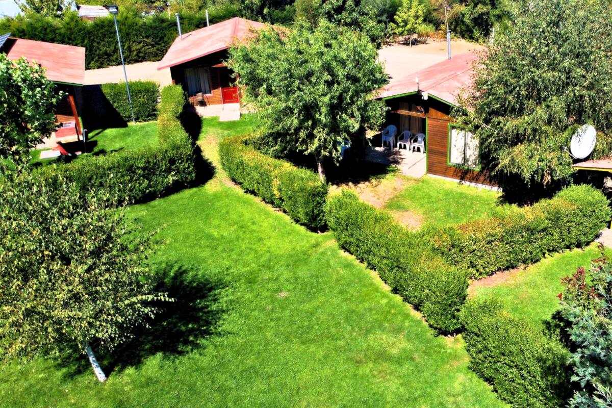 Ideales para descansar en la Región de Ñuble, cercanas a la Laguna Avendaño. Créditos: buenavistaquillon.cl.