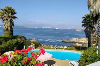 Estas espectaculares cabañas ubicadas en Quintero son ideales para hospedarse: Tienen vista privilegiada al mar