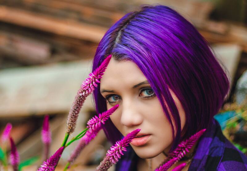 Quitar las manchas de tintura del cuero cabelludo y las manos puede ser un verdadero desafío, sobre todo si estás contra reloj. | Foto: Befunky