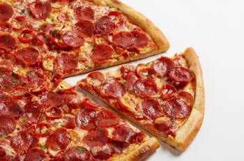 Reconocida cadena de pizzas confirma apertura de nuevos locales: llega a importantes malls de la RM