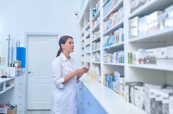 Solo en 2025: anuncian cierre de 2.400 farmacias de reconocidas cadenas internacionales