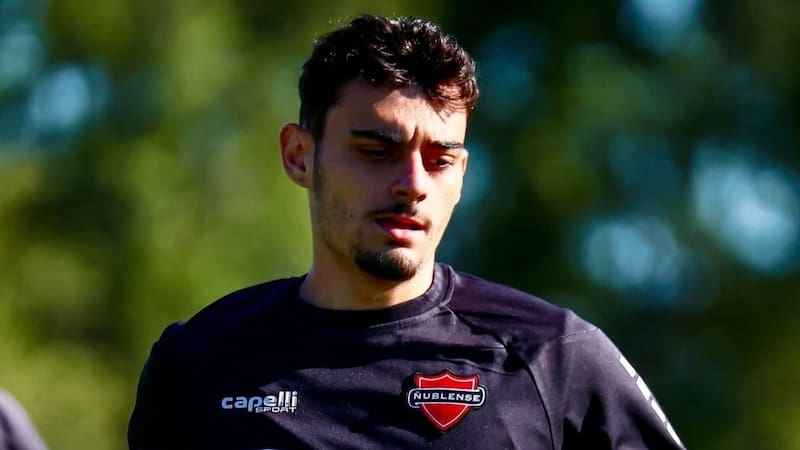 el extremo no ha podido debutar en Ñublense. Foto: Ñublense