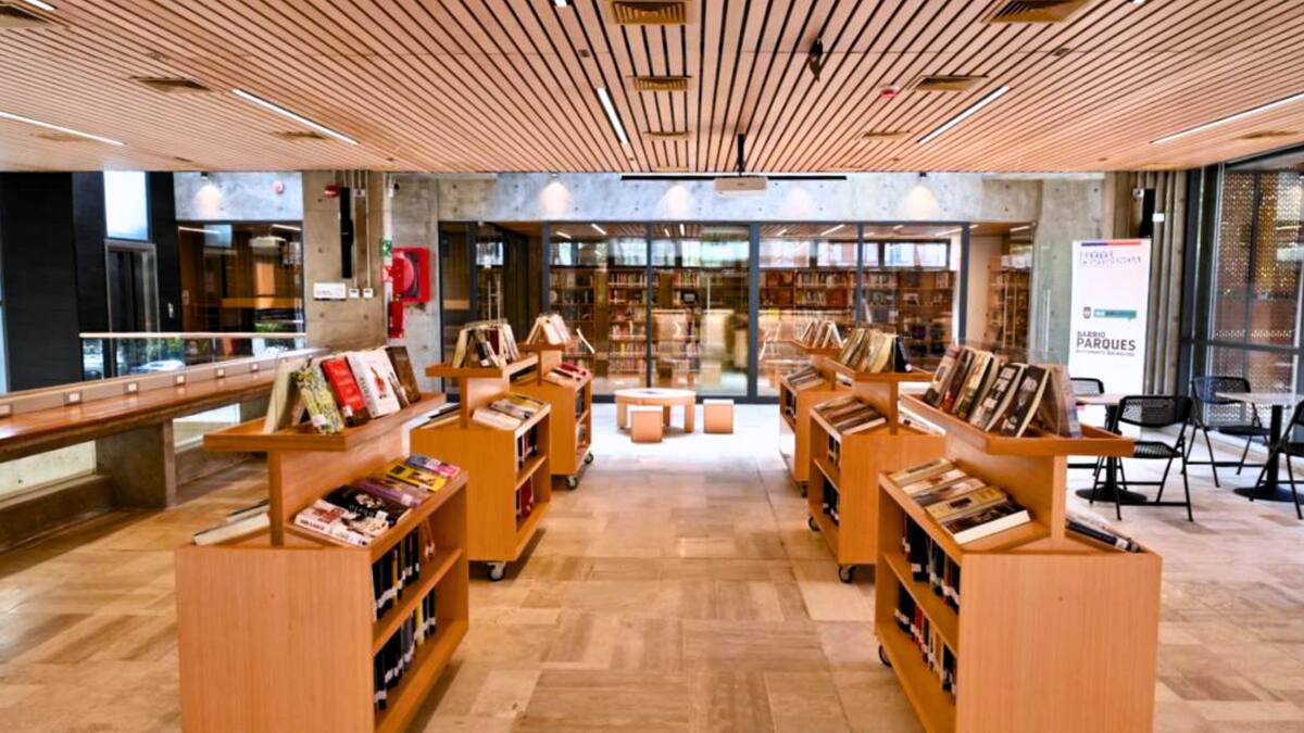 Tiene wifi gratis, libros y terraza: el café en Santiago perfecto para estudiar o teletrabajar