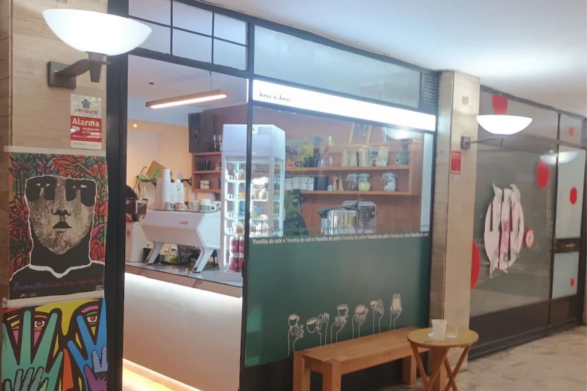 Está ubicada en un edificio vintage que le da el tique especial a la visita.
Créditos: Google Maps.