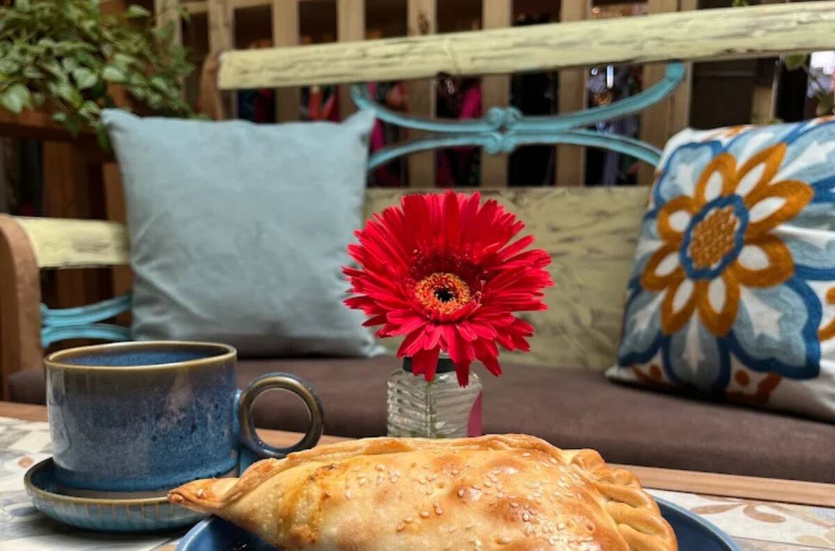 “Parece sacada de un cuento”: Esta cafetería ubicada en un conocido barrio de Santiago es ideal para visitar en verano