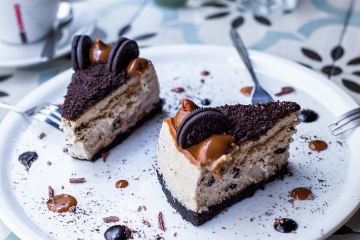 Además de las porciones individuales, este recinto también ofrece la venta de tortas, kuchens y otros en formato familiar. Foto: Cafetería Quererte vía Instagram.