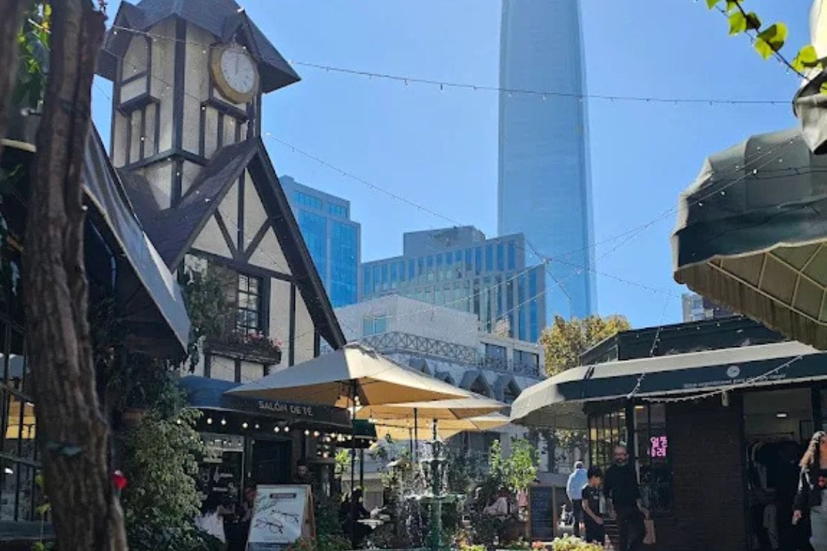 Se ubica en un paseo de Providencia.
Créditos: Google Maps.