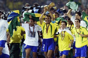 El mejor lateral de la historia está en bancarrota: tiene millonaria deuda con el fisco