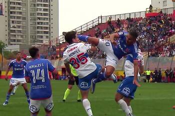 VIDEO | La escalofriante caída de Federico Mateos que lo obligó a salir del Clásico Universitario