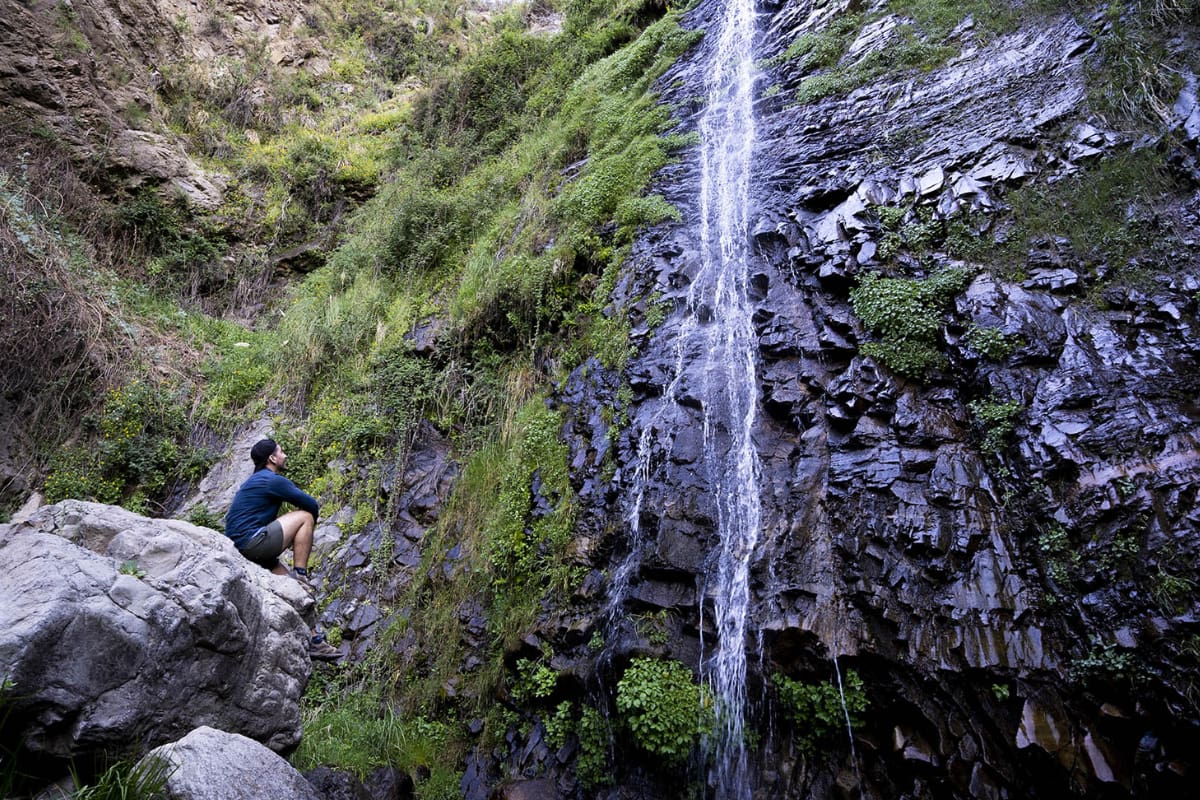 Este lugar también ofrece una cascada y un santuario natural, los que son perfectos para conocer este domingo. Créditos: Cajón del Maipo.