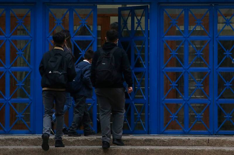 Alcalde estudia la posibilidad de instalar detectores de metal en los colegios. Créditos: ATON/Referencial