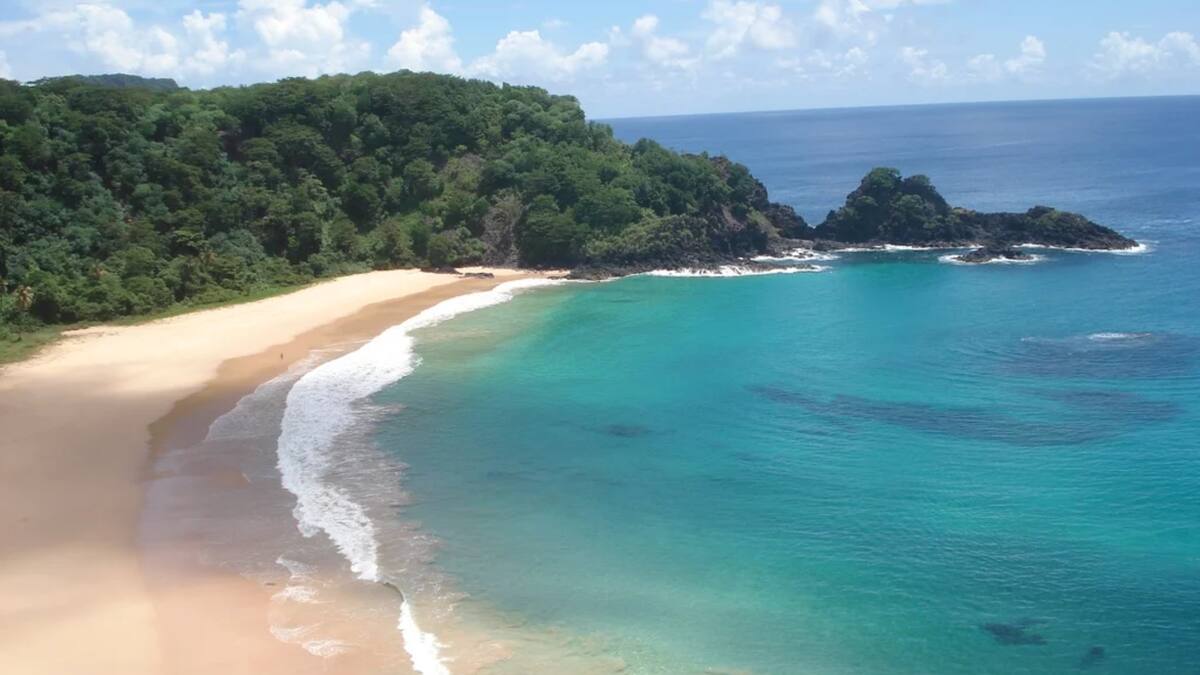 Caleta Cóndor, un paraíso oculto de aguas turquesas: Esta playa es un imperdible en la Región de Los Lagos