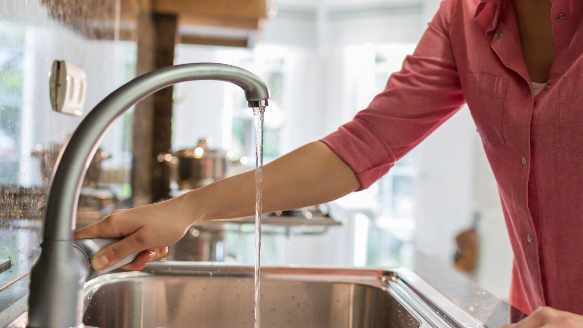 Mayoría de habitantes de la RM califica como “mala” el agua de la llave: ¿Qué es lo que beben cuando tienen sed?