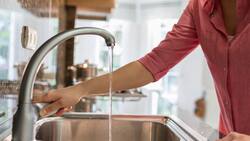 Mayoría de habitantes de la RM califica como “mala” el agua de la llave: ¿Qué es lo que beben cuando tienen sed?