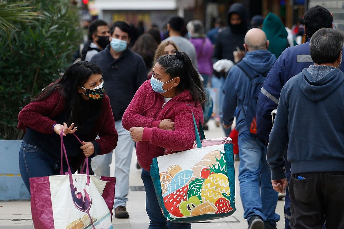 Vina del Mar, 11 de junio de 2020.
Calles del centro de Vina del Mar tras anuncio de cuarentena debido a emergencia sanitaria por coronavirus
Sebastian Cisternas/ Aton Chile.