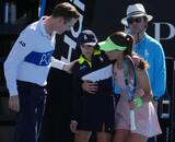 VIDEO | El calor del Australian Open cobró su primera víctima: desmayo y preocupación