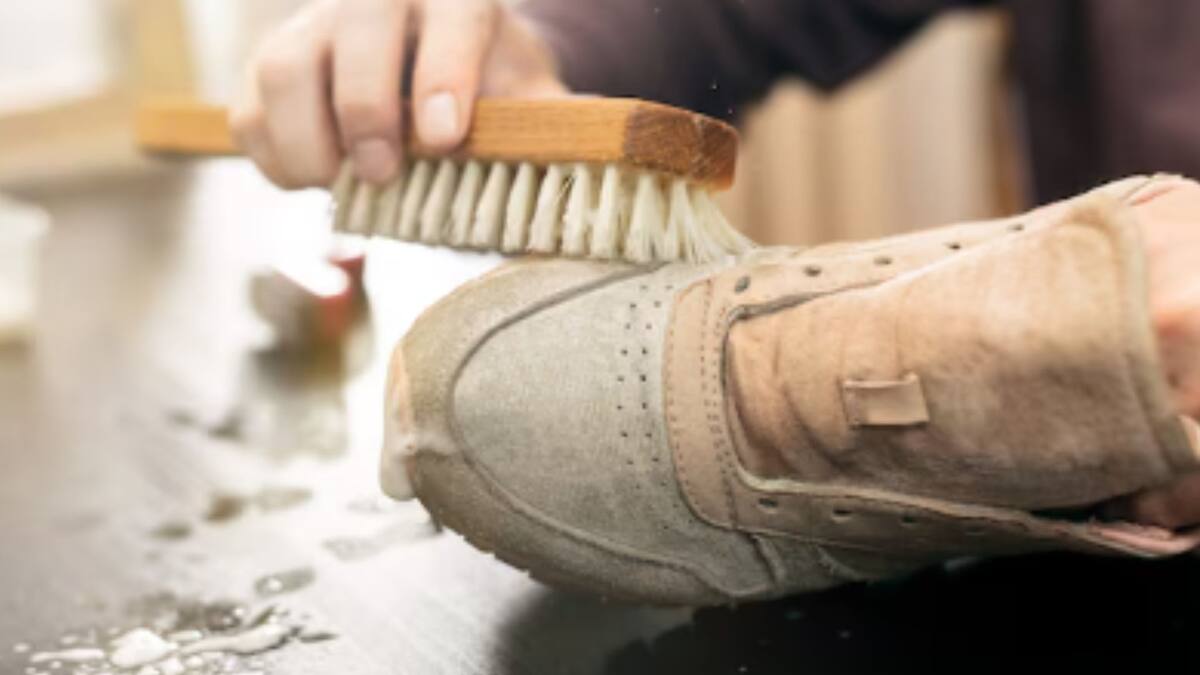 Ni jabón ni vinagre: Estos son los dos trucos caseros que te ayudarán a eliminar los malos olores alojados en tu calzado