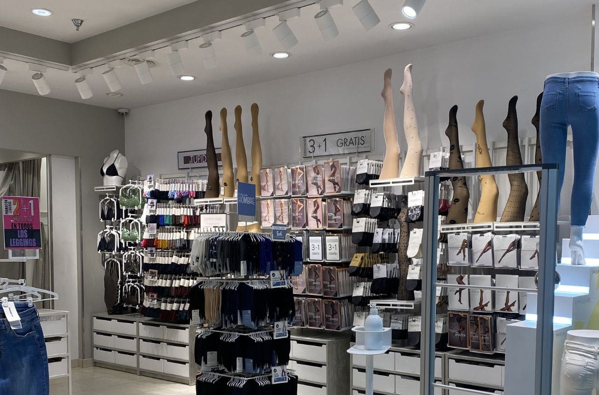 Estaría apostando por nuevos canales de ventas: Marca de ropa interior cierra sus sucursales en Chile