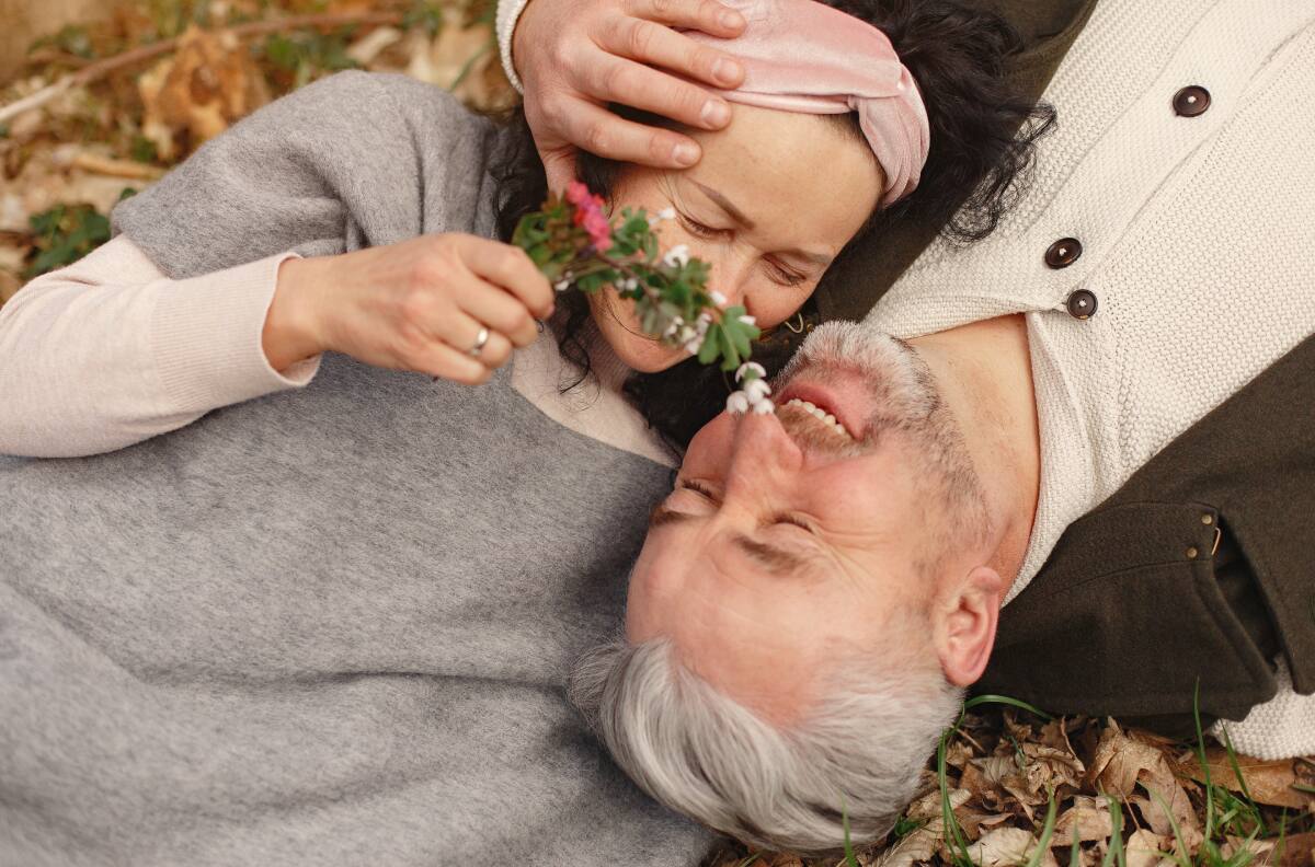 Estos hábitos dañan la salud de las personas mayores de 60 años