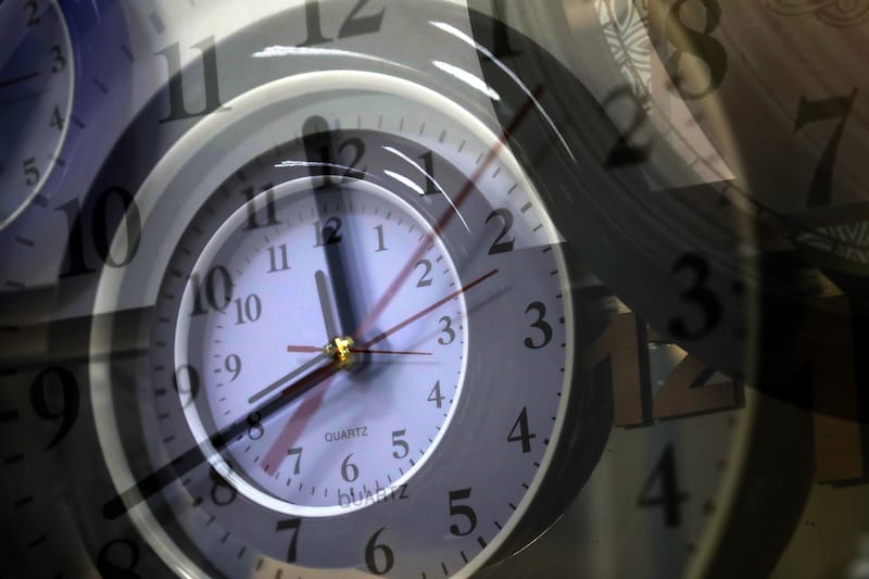 Revisa cuál es la hora actual.