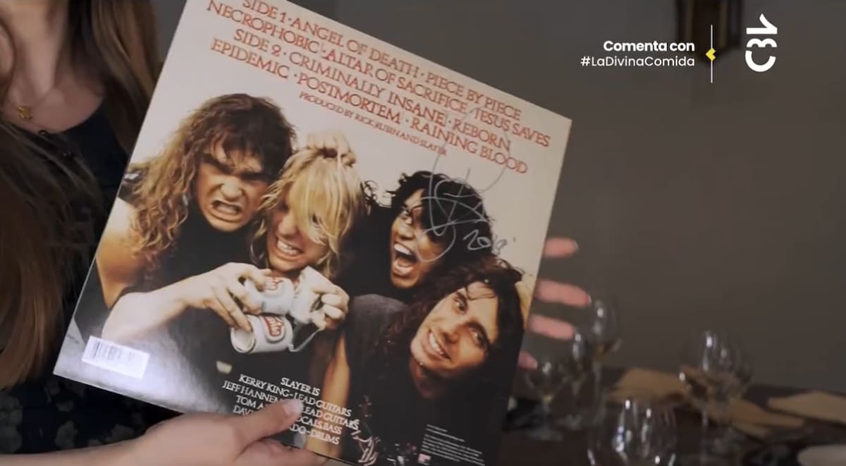 Vinilo autografiado que conserva de Tom Araya / CHV