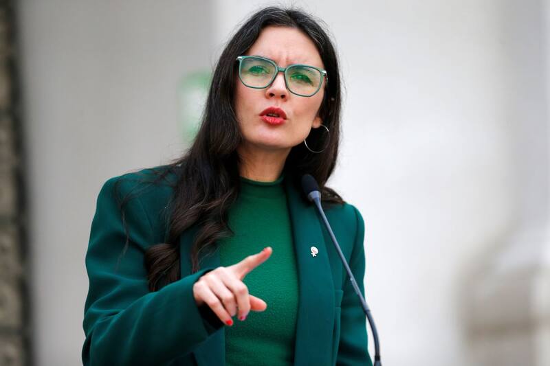 La secretaria de Estado le restó importancia a los gritos y pifias contra el Presidente.