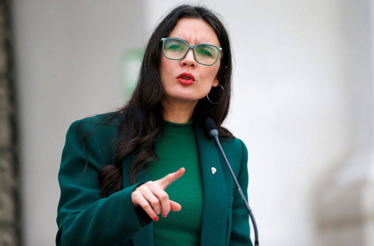 Ministra Vallejo tras pifias a Boric en Parada Militar: “Es un grupo pinochetista cada vez más pequeño”